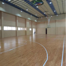篮球馆羽毛球馆运动木地板厂家直供 实木运动木地板防滑耐磨    可批发