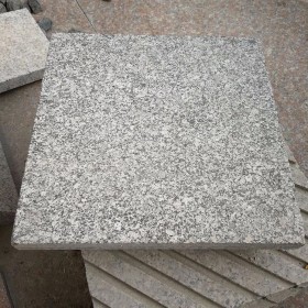 芝麻灰火烧面板材 深灰色防滑铺路石批发 芝麻灰石材定制 芝麻灰板材