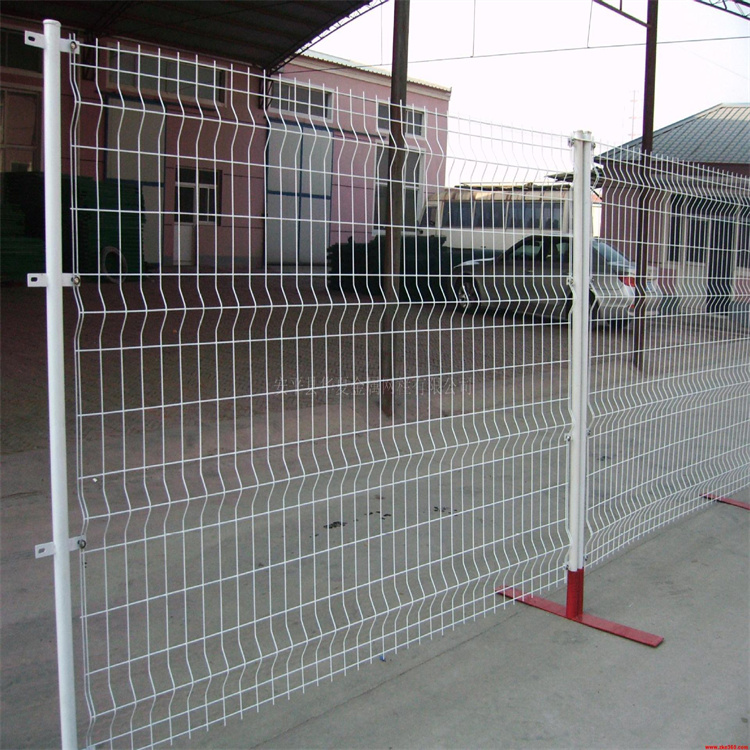 建筑工地安装方便金属隔离网 电站场区低碳钢丝双边护栏