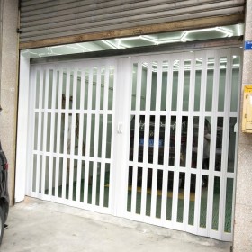 四川工厂定制铝合金PVC折叠门水晶门重庆隐形门