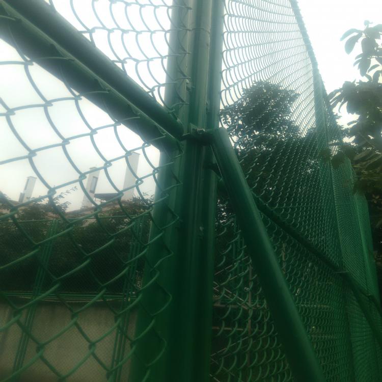 绵阳运动场围栏网 体育场护栏网 包塑勾花网 篮球场围栏网