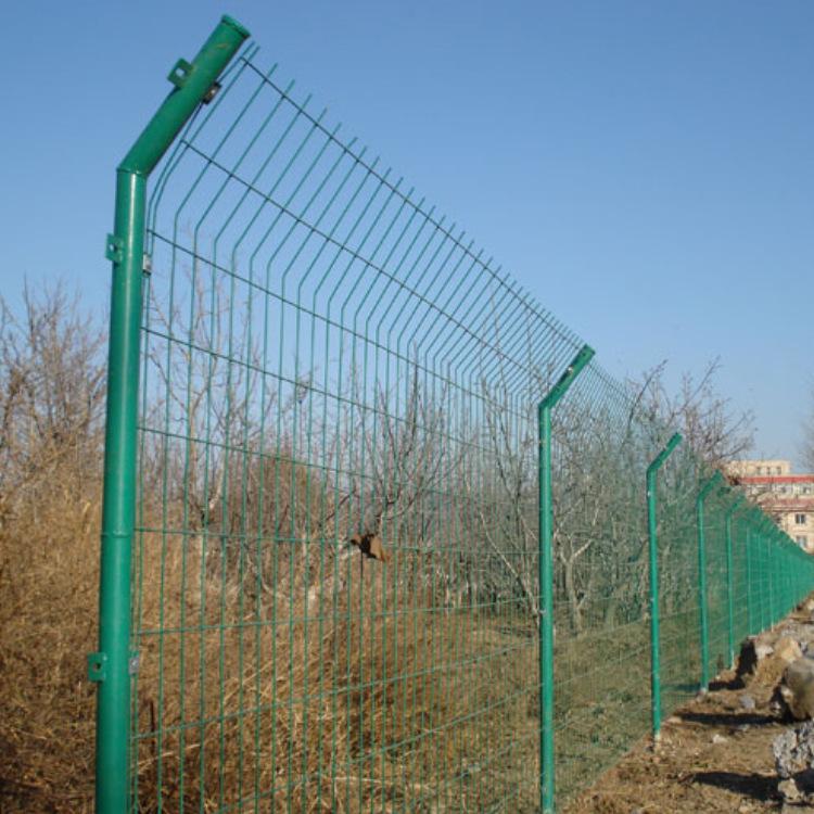 厂价供应护栏网 围栏网 防护网公路市政小区包塑隔离网