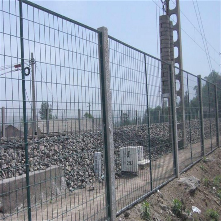 厂价直供浸塑电焊网 包塑钢丝网 隔离网 养殖网 防鼠网