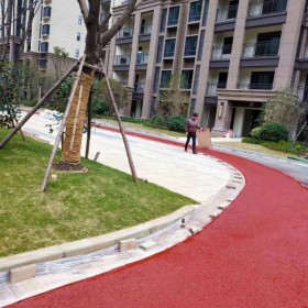 德阳市彩色透水混凝土道路  多孔无砂彩色透水混凝土  透水罩面剂材料厂家   生态透水混凝土粘接剂    免费送货到工地