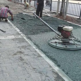 简阳市彩色透水水泥混凝土 透水混凝土施工价格 彩色透水混凝土材料生产厂家 量大送货到工地