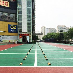 黔西南地区彩色透水混凝土路面  厂家生产地坪漆销售  透水地坪生产厂家 送货到工地