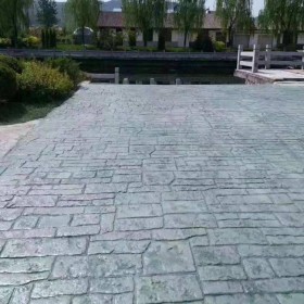 南川区 压膜混凝土材料厂家 水泥压印 压花地坪材料厂家批发 彩色强化剂厂家 免费指导施工 送货到工地