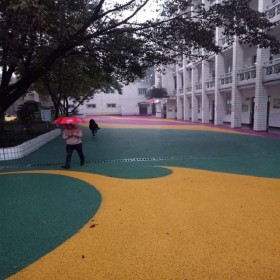 学校操场彩色混凝土 小区彩色透水混凝土 广场彩色透水路面 材料厂家直销