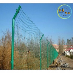 硬塑高速公路围栏 双边丝护栏网 养殖隔离栏 果园圈地围网